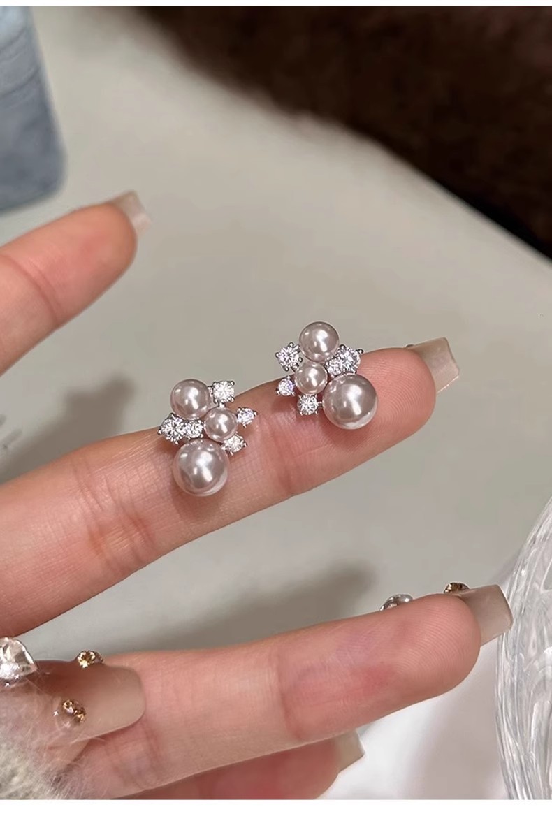 Silver Plated Cluster Pearl St - огляд і ціна Cluster Stud Ear