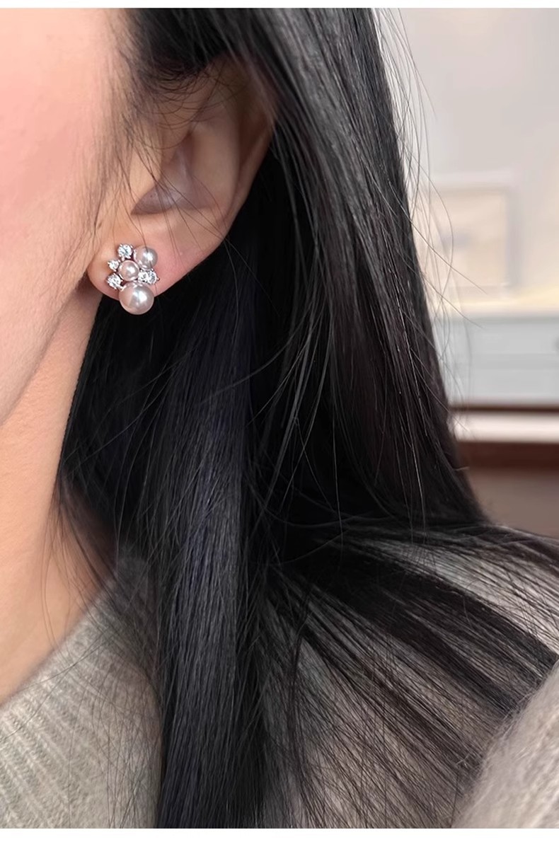 Silver Plated Cluster Pearl St - огляд і ціна Cluster Stud Ear