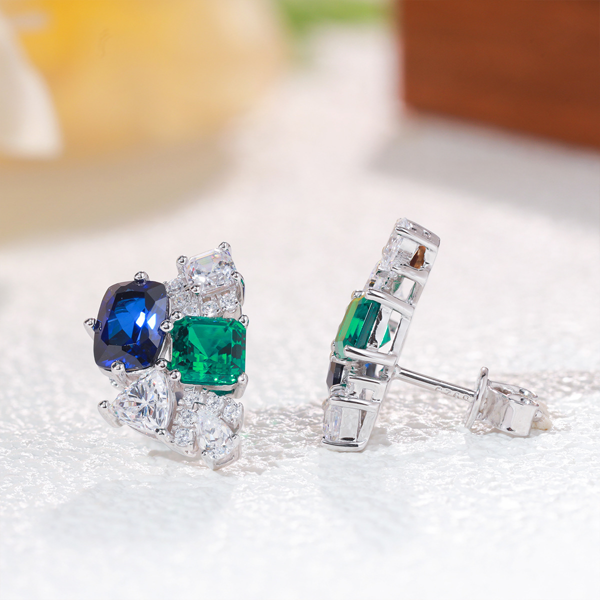 3.2cttw Lab Sapphire Emerald H - огляд і ціна Cluster Stud Ear
