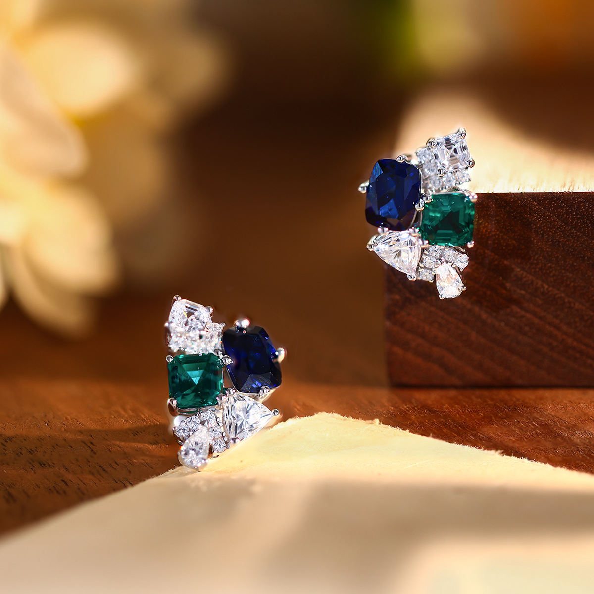 3.2cttw Lab Sapphire Emerald H - огляд і ціна Cluster Stud Ear