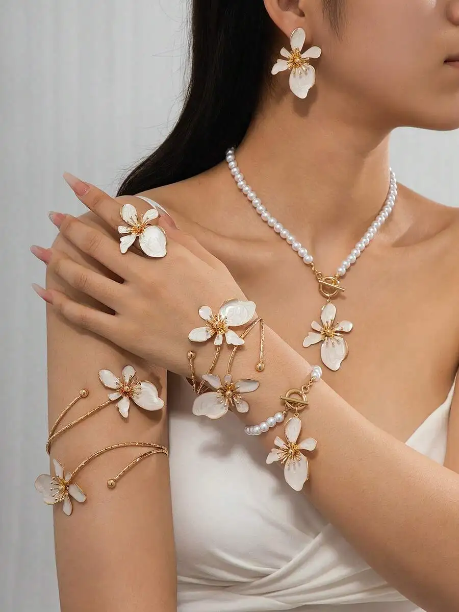 Floral Pearl Necklace Earring  - огляд і ціна Body Jewelry Earrings