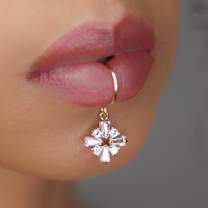 Luxury Gold Color Flower Shape - огляд і ціна Body Jewelry Earrings