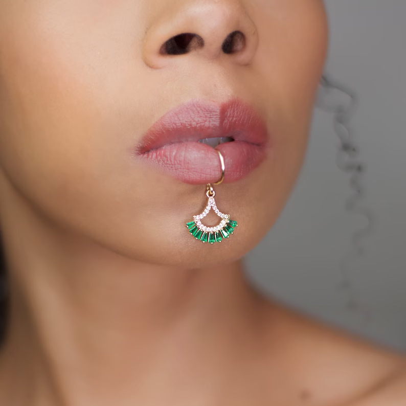 Luxury Gold Color Flower Shape - огляд і ціна Body Jewelry Earrings