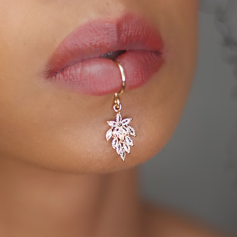 Luxury Gold Color Flower Shape - огляд і ціна Body Jewelry Earrings