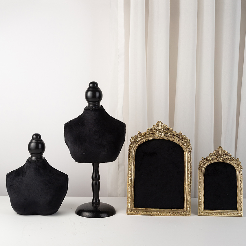 Black Velvet Bust Form Jewelry - огляд і ціна Body Jewelry Stores